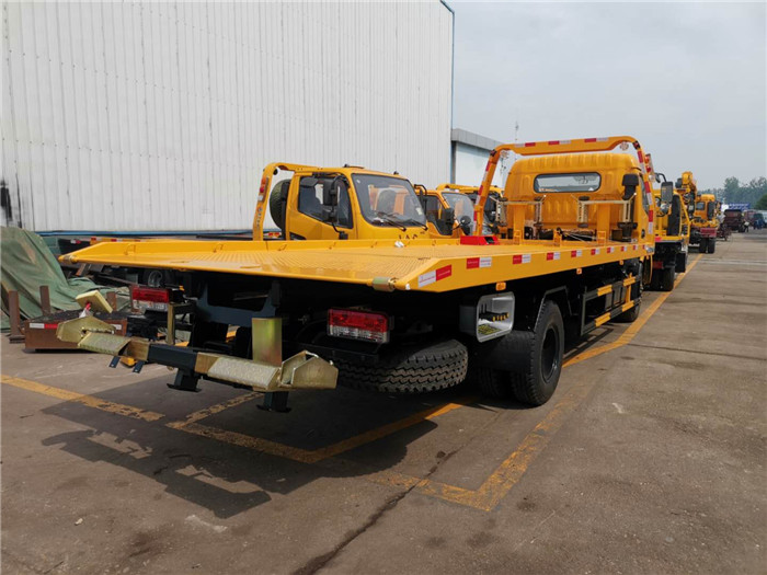 國(guó)五黃牌東風(fēng)多利卡D8一拖二清障車(chē)