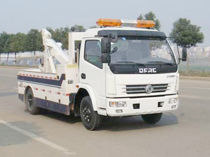 東風(fēng)多利卡一拖一清障車(chē)