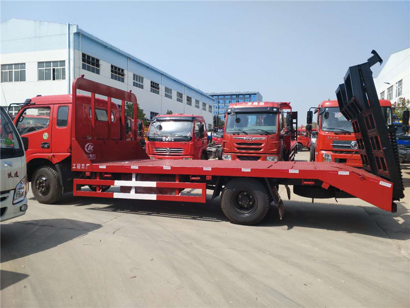 東風(fēng)多利卡D8單橋平板運(yùn)輸車(chē)