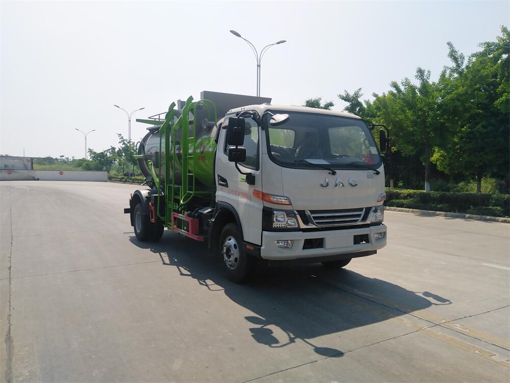 8方餐廚垃圾車-江淮駿鈴V7國(guó)六8方廚余泔水餐廚垃圾車廠家（圓罐）