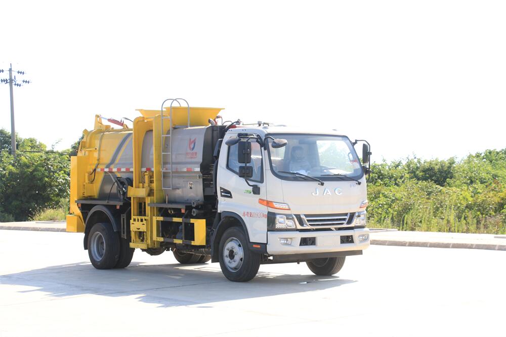 8方餐廚垃圾車-江淮駿鈴V7國(guó)六8方廚余泔水餐廚垃圾車廠家（方罐）
