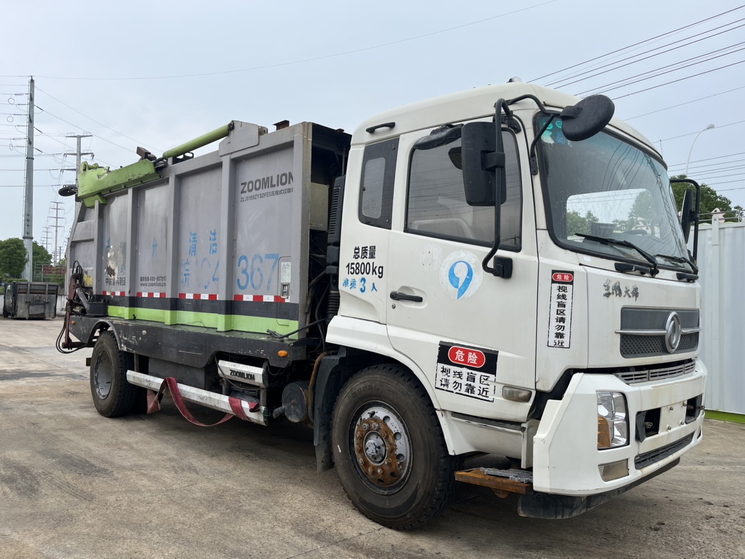 二手中聯(lián)無(wú)泄露式壓縮垃圾車 2??年份：2018年1月 3??發(fā)動(dòng)機(jī)：康機(jī)210馬力，國(guó)五 4??底盤配置：東風(fēng)天錦底盤，4500軸距，1000鋼絲胎，六檔變速
